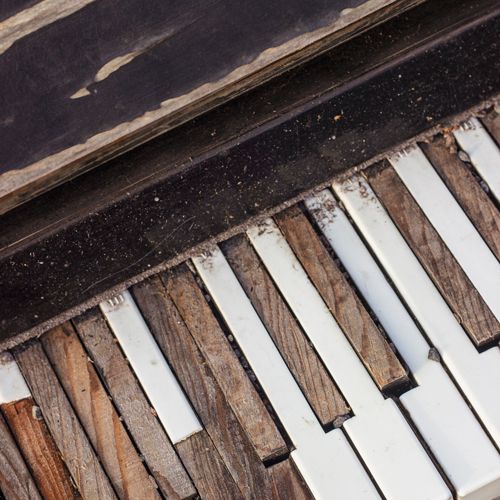 Old piano